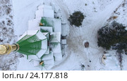Городская православная церковь в городе Сегежа, Карелия. Полет на крышей (2016 год). Стоковое видео, видеограф Кекяляйнен Андрей / Фотобанк Лори
