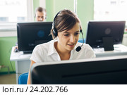 Операторы колл-центра за работой. Стоковое фото, фотограф Виктор Аллин / Фотобанк Лори