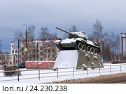 Памятник танку Т-34 в Петрозаводске (2016 год). Редакционное фото, фотограф Sergei Gorin / Фотобанк Лори
