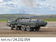 Транспортно-заряжающая машина РСЗО 9К58 "Смерч" (реактивная система залпового огня) на Международном военно-техническом форуме "Армия-2016". Московская область, полигон "Алабино" Редакционное фото, фотограф Игорь Долгов / Фотобанк Лори