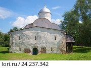 Церковь Климента, папы Римского на Иворове улице солнечным июльским днем. Великий Новгород, Россия (2016 год). Стоковое фото, фотограф Виктор Карасев / Фотобанк Лори