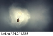 Light bulb in the fog . Mixed media. Стоковое фото, фотограф Sergey Nivens / Фотобанк Лори