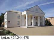 Дом культуры поселка Новая Целина, Целинского района Ростовской области. Стоковое фото, фотограф Александр Тихонов / Фотобанк Лори