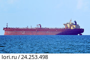 Крупнотоннажный нефтеналивной танкер NS Lion (порт приписки - Монровия, флаг - Либерия) на рейде (2016 год). Редакционное фото, фотограф Александр Замараев / Фотобанк Лори