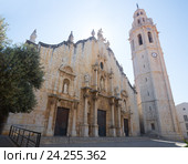 The main church of Alcala De Xivert in summer (2016 год). Стоковое фото, фотограф Яков Филимонов / Фотобанк Лори