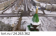 Церковь с зеленой заснеженной крышей на улице Антикайнена в городе Сегежа, Карелия (2016 год). Стоковое видео, видеограф Кекяляйнен Андрей / Фотобанк Лори
