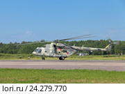 Вертолет готовится к взлету с аэродрома. Стоковое фото, фотограф Игорь Долгов / Фотобанк Лори