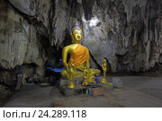 Статуя Будды. Подземный храм в пещере Као Пун (Wat Tham Khao Pun), провинция Канчанабури, Королевство Таиланд (2013 год). Стоковое фото, фотограф Григорий Писоцкий / Фотобанк Лори