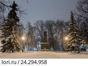 Памятник жертвам мятежа 1918 года. Ярославль, зима, после вечернего снегопада (2016 год). Редакционное фото, фотограф Илья Бесхлебный / Фотобанк Лори
