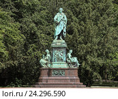Памятник немецкому художнику Петеру фон Корнелиусу в Дюссельдорфе, Германия (2015 год). Стоковое фото, фотограф Михаил Марковский / Фотобанк Лори