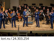 Ансамбль медных духовых инструментов "New Life Brass" выступает на сцене Концертного зала имени Чайковского в городе Москве, Россия (2016 год). Редакционное фото, фотограф Николай Винокуров / Фотобанк Лори