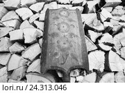 Нарисованые цветы на лопате простой прялки. Стоковое фото, фотограф Анатолий Матвейчук / Фотобанк Лори