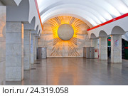 Станция Петербургского метрополитена "Лесная". Центральный зал (2016 год). Редакционное фото, фотограф Александр Тарасенков / Фотобанк Лори