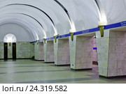 Станция Петербургского метрополитена "Проспект Просвещения". Центральный зал (2016 год). Редакционное фото, фотограф Александр Тарасенков / Фотобанк Лори
