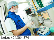 surgeon anaesthesiologist in surgery operation room. Стоковое фото, фотограф Дмитрий Калиновский / Фотобанк Лори