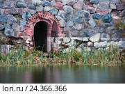 Калининград, стена и ров Форта 11 (2016 год). Редакционное фото, фотограф Анна Костенко / Фотобанк Лори