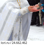 Освящение воды на местном водохранилище в праздник Крещения. Стоковое фото, фотограф Владислав Сабанин / Фотобанк Лори