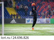 Вратарь Игорь Акинфеев (35) на разминке перед футбольным матчем Национальной футбольной лиги России ЦСКА (Москва) против Амкар (г. Пермь), стадион Арена ЦСКА.Москва, Россия. Репортаж (2016 год). Редакционное фото, фотограф Pukhov K / Фотобанк Лори