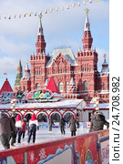 ГУМ-каток на Красной площади. Москва в новогодние праздники (2016 год). Редакционное фото, фотограф Илюхина Наталья / Фотобанк Лори