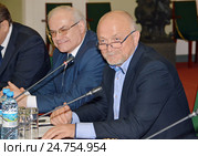Виктор Александрович Семёнов, председатель Комитета ТПП РФ по предпринимательству в агропромышленной сфере, бывший министр сельского хозяйства и продовольствия РФ (1998—1999), на Совместном заседании Комитета ТПП по предпринимательству в аграрно-промышленной сфере, ассоциации «АССАГРОС» и союза СППИ (2016 год). Редакционное фото, фотограф Александр Замараев / Фотобанк Лори