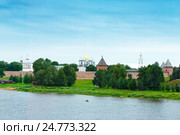 Великий Новгород. Вид на кремль со стороны реки Волхов (2016 год). Стоковое фото, фотограф Зобков Юрий / Фотобанк Лори