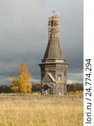 Сретено-Михайловская церковь в Красной Ляге (Архангельская область) (вертикальный кадр) (2016 год). Стоковое фото, фотограф Самохвалов Артем / Фотобанк Лори