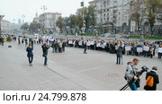 Митинг по поводу незавершенного строительств возле Киевской городской администрации (Украина) (2016 год). Редакционное видео, видеограф FMRU / Фотобанк Лори