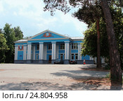 Здание дс "Динамо" город Челябинск, ул. Коммуны, д. 98 (2010 год). Стоковое фото, фотограф Нина Карымова / Фотобанк Лори