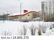 Плавательный бассейн «Касатка» лицея № 1502 при Московском энергетическом институте. Улица Молостовых, 10а, строение 5. Район Ивановское. Москва (2016 год). Стоковое фото, фотограф lana1501 / Фотобанк Лори