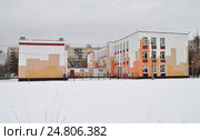Трёхэтажное здание серии 65-426/I. Школа № 922. Улица Молостовых, 6а. Район Ивановское. Москва (2016 год). Стоковое фото, фотограф lana1501 / Фотобанк Лори