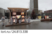 Москва, группа клоунов на Новом Арбате играют джаз (2017 год). Редакционное видео, видеограф Дмитрий Неумоин / Фотобанк Лори
