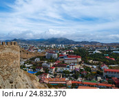Вид с древней крепостной стены на современные постройки города Судак в Крыму (2011 год). Стоковое фото, фотограф Игорь Кириленко / Фотобанк Лори