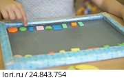 Pupil learning counting with colors and shapes. Стоковое видео, видеограф worker / Фотобанк Лори