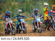 Перед стартом. Класс "Country Kidz", 4 Этап Кубока XSR-MOTO.RU по Кантри Кроссу, мотопарк Вельяминово. Репортаж (2016 год). Редакционное фото, фотограф Pukhov K / Фотобанк Лори