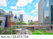 PARIS, FRANCE - JULY 06, 2016 :La Defense, Business Quarter with businessmen in the streets, area of Paris, French financial center with skyscrapers and modern buildings. Редакционное фото, фотограф Vitas / Фотобанк Лори