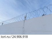 Типичный тюремный пейзаж. Исправительная система Россия УФСИН. Колония особо -строгого режима. Стоковое фото, фотограф Mikhail Erguine / Фотобанк Лори