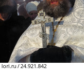 Освящение воды на местном водохранилище в праздник Крещения (2017 год). Редакционное фото, фотограф Владислав Сабанин / Фотобанк Лори