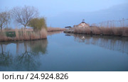 Канал в утреннем полумраке (2016 год). Стоковое видео, видеограф Олег Хархан / Фотобанк Лори