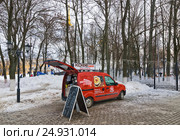 Автокофейня около Пушкинского бульвара в городе Владимир (2017 год). Редакционное фото, фотограф Макаров Алексей / Фотобанк Лори