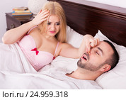 Unsleeping woman and snoring man. Стоковое фото, фотограф Яков Филимонов / Фотобанк Лори