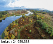 Вид с воздуха на реку Молога, рядом с деревней. Стоковое фото, фотограф Илья Якунин / Фотобанк Лори