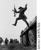 Военнослужащие на учениях. Редакционное фото, фотограф Борис Кавашкин / Фотобанк Лори