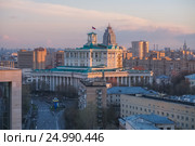 Центральный академический театр Российской армии и архитектура Тверского района Москвы. Вид из окон ЖК "Баркли-парк" (2016 год). Редакционное фото, фотограф Горшков Игорь / Фотобанк Лори