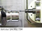 metalworking drilling process. Стоковое фото, фотограф Дмитрий Калиновский / Фотобанк Лори