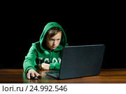 Young gamer against computer. Редакционное фото, фотограф Oleg Klyuchinskiy / Фотобанк Лори