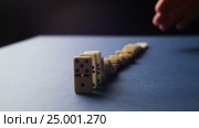 White Dominoes Falling in Chain Reaction. Domino Effect. Стоковое видео, видеограф Сергей Кальсин / Фотобанк Лори