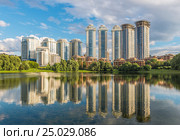Строительство новых жилых домов в Москве по улице Мосфильмовская (2016 год). Стоковое фото, фотограф Николай Сачков / Фотобанк Лори