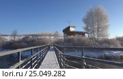 Лебединое озеро в Алтайском крае / Wooden gangway on lake Svetloe in Altai region and house for swans observations. Стоковое видео, видеограф Сергей Пристяжнюк (Serg Zastavkin) / Фотобанк Лори