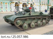Легкий танк Т-60 на Дворцовой площади в Санкт-Петербурге (2016 год). Редакционное фото, фотограф Сергей Дубров / Фотобанк Лори