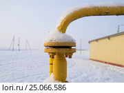 Фланцевое соединение на газопроводе. Стоковое фото, фотограф Дмитрий Сакретарев / Фотобанк Лори